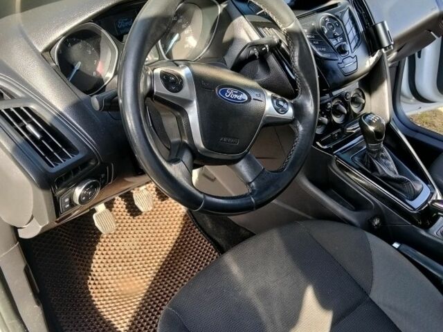 Білий Форд Фокус, об'ємом двигуна 0 л та пробігом 300 тис. км за 7600 $, фото 13 на Automoto.ua