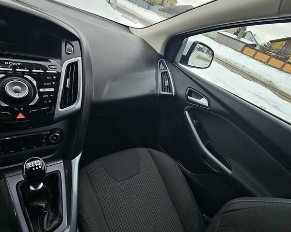 Белый Форд Фокус, объемом двигателя 1.6 л и пробегом 261 тыс. км за 7250 $, фото 17 на Automoto.ua