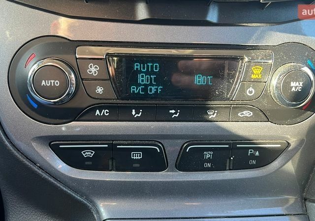 Белый Форд Фокус, объемом двигателя 2 л и пробегом 263 тыс. км за 6700 $, фото 18 на Automoto.ua