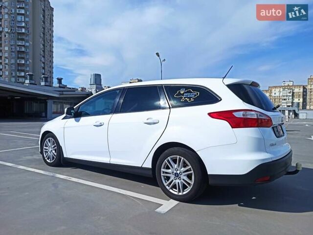 Белый Форд Фокус, объемом двигателя 1.56 л и пробегом 254 тыс. км за 6999 $, фото 4 на Automoto.ua