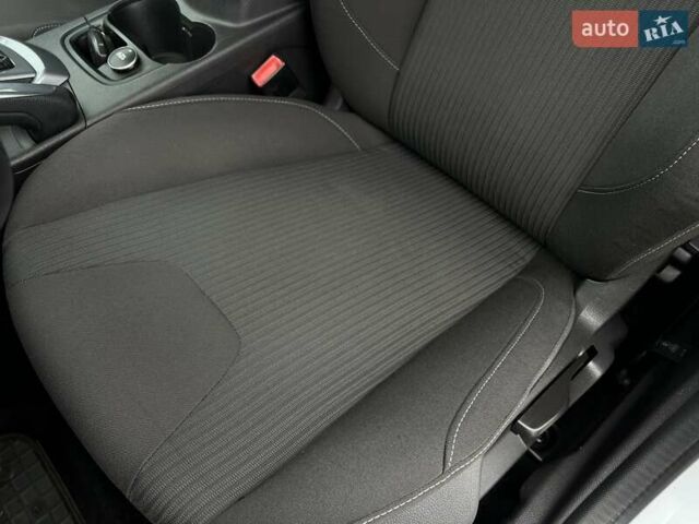 Білий Форд Фокус, об'ємом двигуна 1.6 л та пробігом 211 тис. км за 8750 $, фото 72 на Automoto.ua