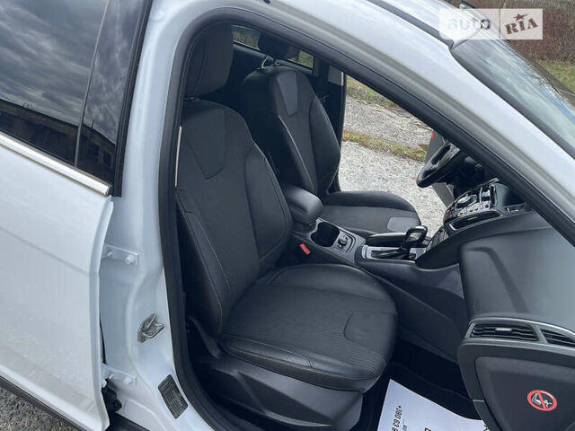 Білий Форд Фокус, об'ємом двигуна 2 л та пробігом 182 тис. км за 9800 $, фото 20 на Automoto.ua