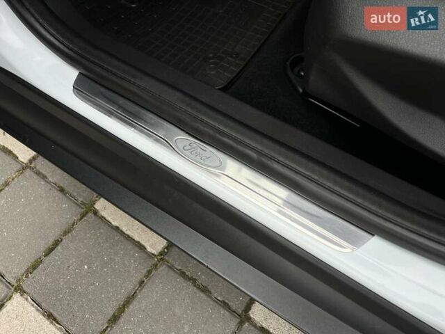 Білий Форд Фокус, об'ємом двигуна 1.6 л та пробігом 211 тис. км за 8750 $, фото 75 на Automoto.ua