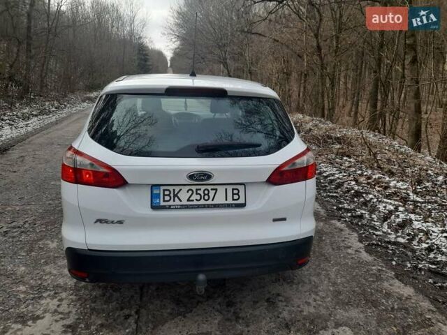 Белый Форд Фокус, объемом двигателя 1.6 л и пробегом 293 тыс. км за 8100 $, фото 6 на Automoto.ua