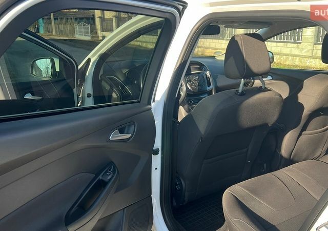 Белый Форд Фокус, объемом двигателя 2 л и пробегом 263 тыс. км за 6700 $, фото 12 на Automoto.ua