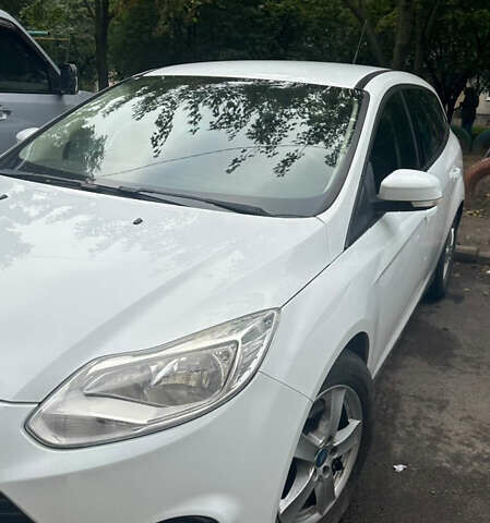 Белый Форд Фокус, объемом двигателя 2 л и пробегом 260 тыс. км за 8500 $, фото 1 на Automoto.ua