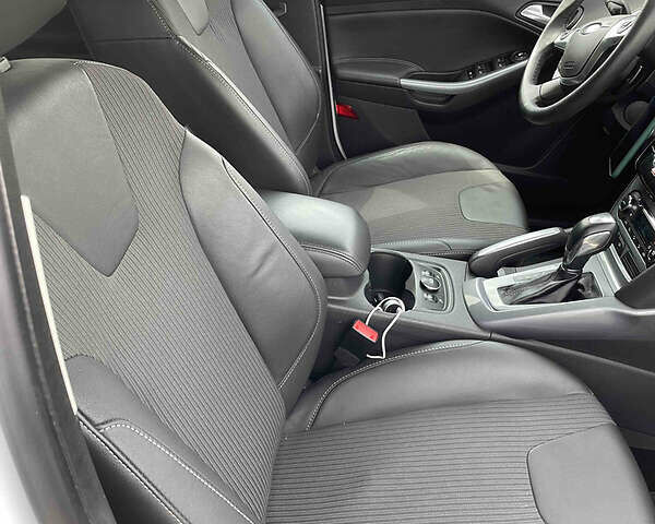 Білий Форд Фокус, об'ємом двигуна 2 л та пробігом 182 тис. км за 9800 $, фото 43 на Automoto.ua