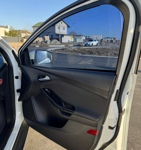 Білий Форд Фокус, об'ємом двигуна 1.6 л та пробігом 310 тис. км за 6200 $, фото 8 на Automoto.ua