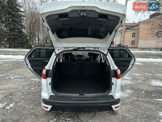 Белый Форд Фокус, объемом двигателя 1 л и пробегом 240 тыс. км за 6494 $, фото 14 на Automoto.ua