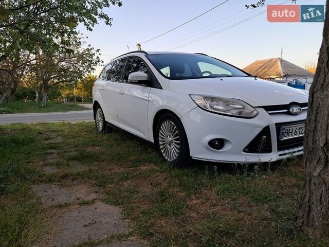 Белый Форд Фокус, объемом двигателя 1.56 л и пробегом 370 тыс. км за 3300 $, фото 6 на Automoto.ua