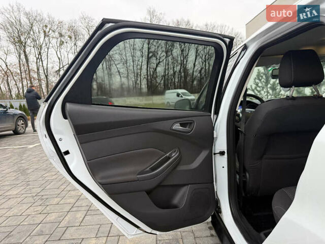 Белый Форд Фокус, объемом двигателя 1.6 л и пробегом 192 тыс. км за 7300 $, фото 33 на Automoto.ua