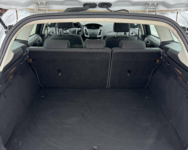 Білий Форд Фокус, об'ємом двигуна 1.6 л та пробігом 223 тис. км за 7700 $, фото 6 на Automoto.ua