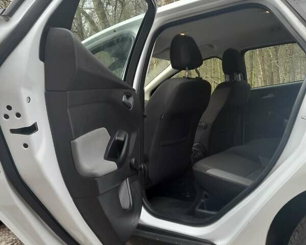 Белый Форд Фокус, объемом двигателя 1.6 л и пробегом 293 тыс. км за 8100 $, фото 14 на Automoto.ua