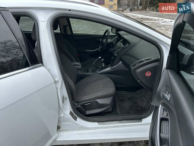 Белый Форд Фокус, объемом двигателя 1 л и пробегом 240 тыс. км за 6494 $, фото 11 на Automoto.ua