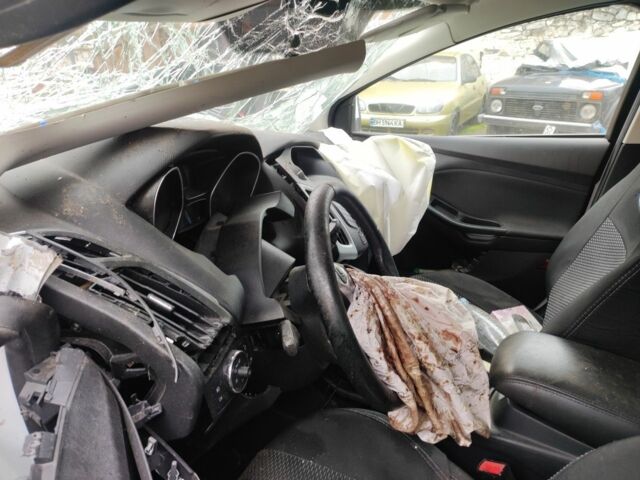 Белый Форд Фокус, объемом двигателя 1.6 л и пробегом 240 тыс. км за 2100 $, фото 4 на Automoto.ua