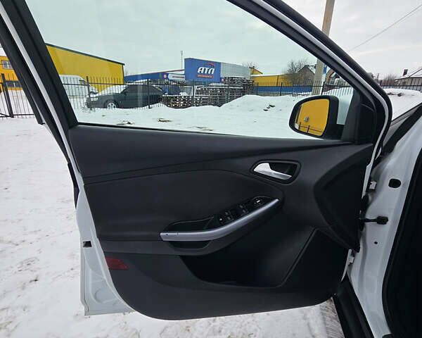 Белый Форд Фокус, объемом двигателя 1.6 л и пробегом 261 тыс. км за 7250 $, фото 12 на Automoto.ua