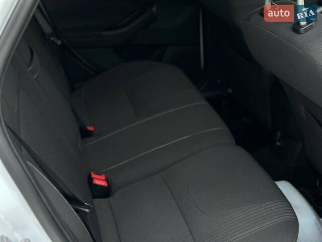 Белый Форд Фокус, объемом двигателя 1 л и пробегом 113 тыс. км за 7600 $, фото 41 на Automoto.ua
