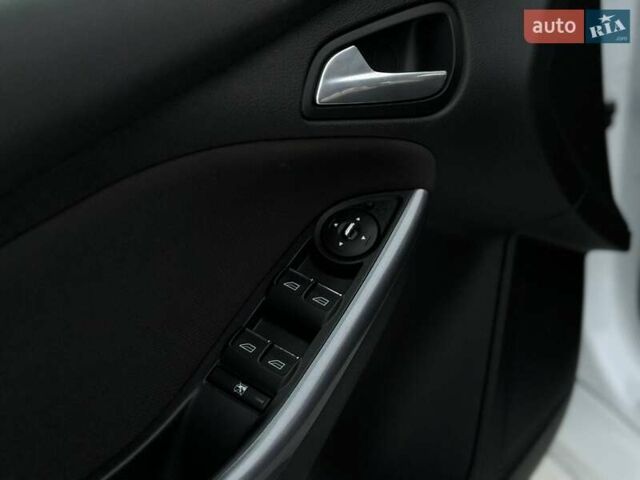 Белый Форд Фокус, объемом двигателя 1 л и пробегом 113 тыс. км за 7600 $, фото 35 на Automoto.ua