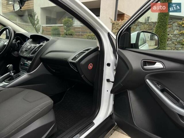 Білий Форд Фокус, об'ємом двигуна 1.6 л та пробігом 211 тис. км за 8750 $, фото 2 на Automoto.ua