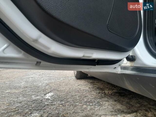 Белый Форд Фокус, объемом двигателя 1.6 л и пробегом 293 тыс. км за 8100 $, фото 15 на Automoto.ua