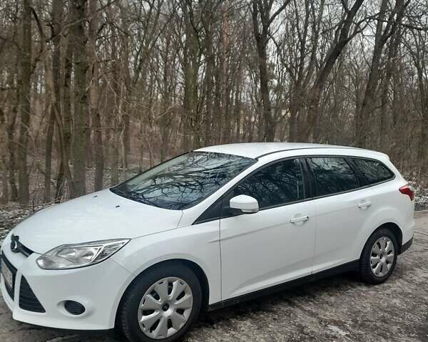 Белый Форд Фокус, объемом двигателя 1.6 л и пробегом 293 тыс. км за 8100 $, фото 2 на Automoto.ua