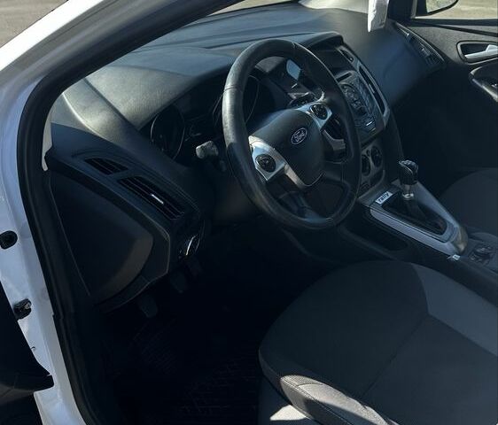 Белый Форд Фокус, объемом двигателя 1.6 л и пробегом 230 тыс. км за 6900 $, фото 22 на Automoto.ua