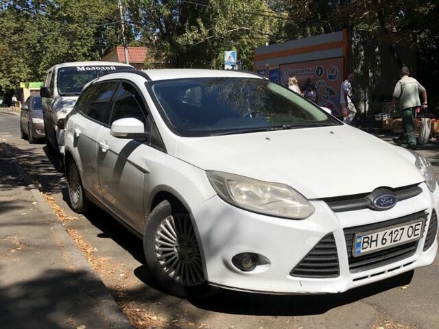 Белый Форд Фокус, объемом двигателя 1.6 л и пробегом 380 тыс. км за 5800 $, фото 1 на Automoto.ua