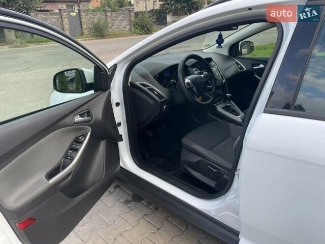 Білий Форд Фокус, об'ємом двигуна 1.56 л та пробігом 220 тис. км за 8499 $, фото 5 на Automoto.ua