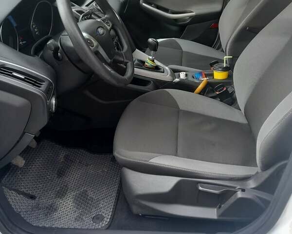 Белый Форд Фокус, объемом двигателя 1.6 л и пробегом 293 тыс. км за 8100 $, фото 10 на Automoto.ua