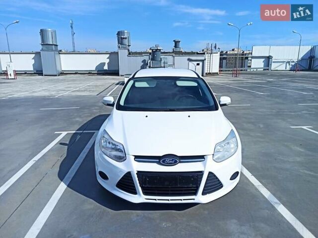Белый Форд Фокус, объемом двигателя 1.56 л и пробегом 254 тыс. км за 6999 $, фото 5 на Automoto.ua