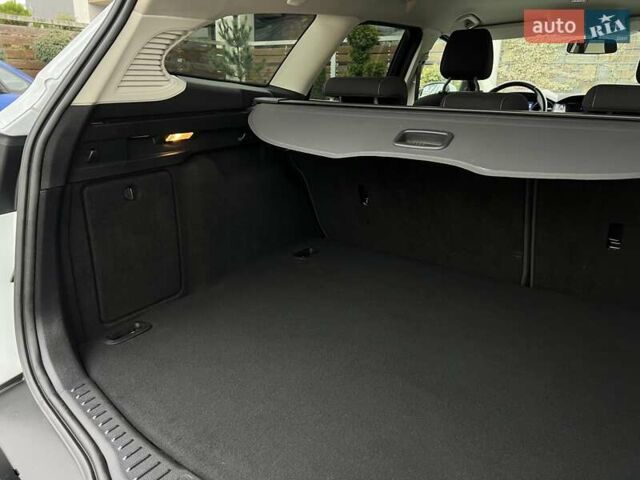 Білий Форд Фокус, об'ємом двигуна 1.6 л та пробігом 211 тис. км за 8750 $, фото 135 на Automoto.ua