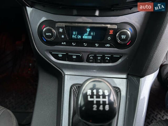 Белый Форд Фокус, объемом двигателя 1 л и пробегом 240 тыс. км за 6494 $, фото 6 на Automoto.ua