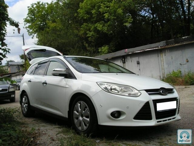 Білий Форд Фокус, об'ємом двигуна 2 л та пробігом 140 тис. км за 7800 $, фото 6 на Automoto.ua