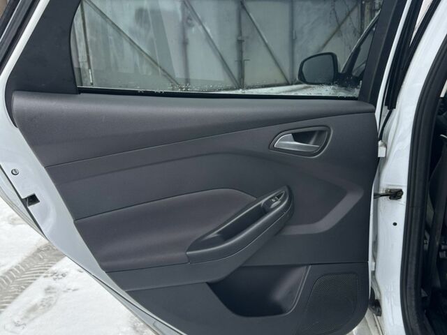 Білий Форд Фокус, об'ємом двигуна 1 л та пробігом 237 тис. км за 5500 $, фото 13 на Automoto.ua