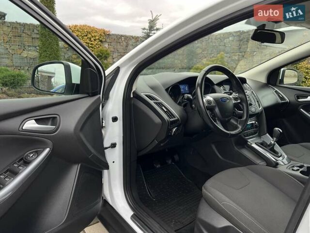 Білий Форд Фокус, об'ємом двигуна 1.6 л та пробігом 211 тис. км за 8750 $, фото 1 на Automoto.ua
