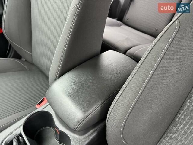 Білий Форд Фокус, об'ємом двигуна 1.6 л та пробігом 211 тис. км за 8750 $, фото 125 на Automoto.ua