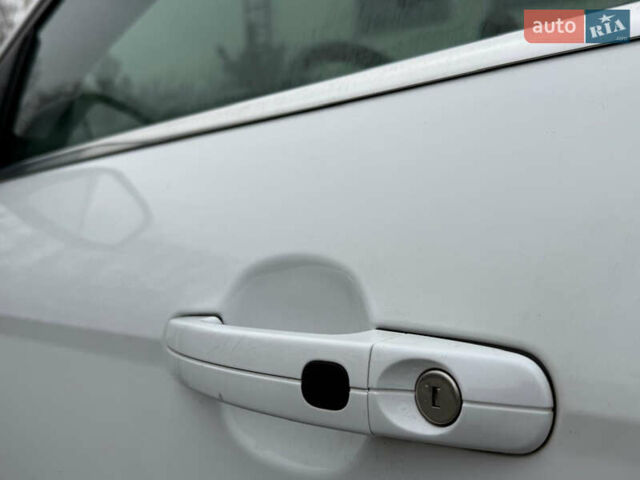 Белый Форд Фокус, объемом двигателя 1.6 л и пробегом 192 тыс. км за 7300 $, фото 10 на Automoto.ua