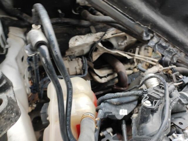 Белый Форд Фокус, объемом двигателя 1.6 л и пробегом 240 тыс. км за 2100 $, фото 10 на Automoto.ua