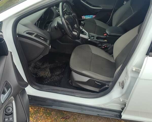 Білий Форд Фокус, об'ємом двигуна 1.6 л та пробігом 210 тис. км за 8000 $, фото 16 на Automoto.ua