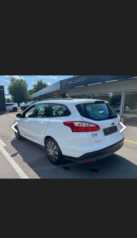 Білий Форд Фокус, об'ємом двигуна 1.56 л та пробігом 211 тис. км за 8000 $, фото 55 на Automoto.ua