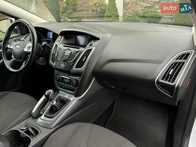 Білий Форд Фокус, об'ємом двигуна 1.6 л та пробігом 211 тис. км за 8750 $, фото 93 на Automoto.ua