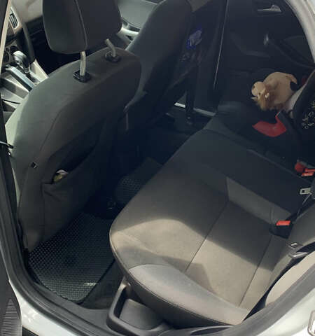 Белый Форд Фокус, объемом двигателя 2 л и пробегом 227 тыс. км за 7500 $, фото 6 на Automoto.ua