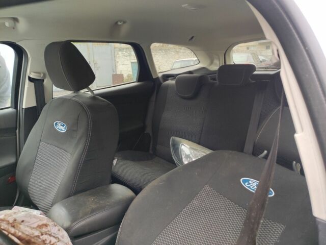 Белый Форд Фокус, объемом двигателя 1.6 л и пробегом 240 тыс. км за 2100 $, фото 5 на Automoto.ua