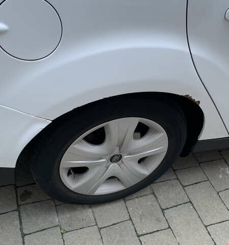 Белый Форд Фокус, объемом двигателя 2 л и пробегом 227 тыс. км за 7500 $, фото 14 на Automoto.ua