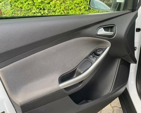 Белый Форд Фокус, объемом двигателя 1.56 л и пробегом 240 тыс. км за 6200 $, фото 8 на Automoto.ua