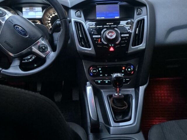 Белый Форд Фокус, объемом двигателя 1.6 л и пробегом 230 тыс. км за 6900 $, фото 5 на Automoto.ua