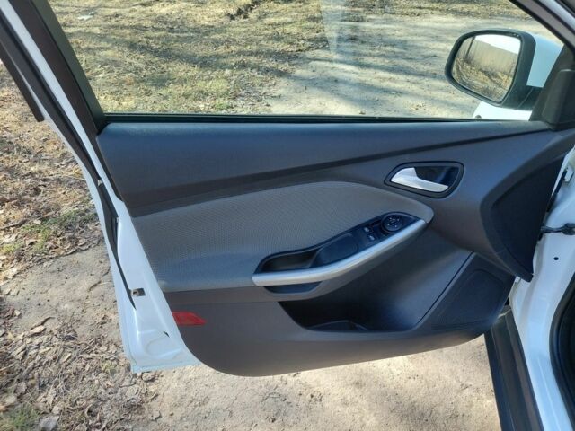 Белый Форд Фокус, объемом двигателя 1.6 л и пробегом 240 тыс. км за 6950 $, фото 10 на Automoto.ua