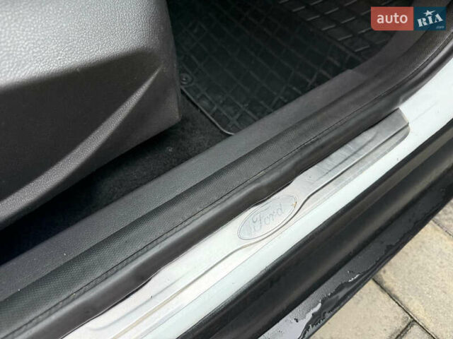 Белый Форд Фокус, объемом двигателя 1.6 л и пробегом 192 тыс. км за 7300 $, фото 25 на Automoto.ua