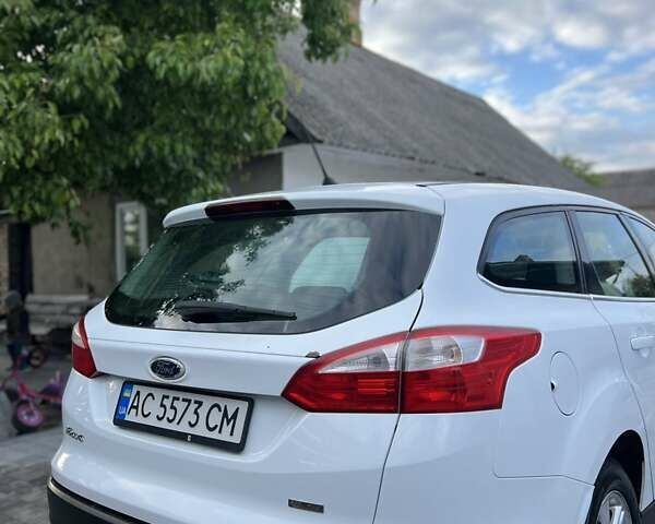 Білий Форд Фокус, об'ємом двигуна 1.56 л та пробігом 303 тис. км за 7500 $, фото 4 на Automoto.ua