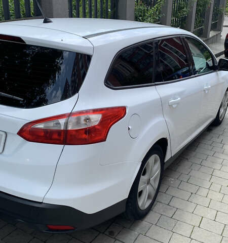 Белый Форд Фокус, объемом двигателя 2 л и пробегом 227 тыс. км за 7500 $, фото 2 на Automoto.ua